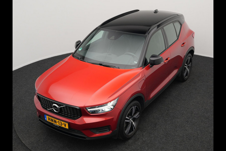 Volvo XC40 T4 Recharge R-Design Plug in Hybrid | PHEV | Camera | Carplay | LED | Alcantara Sportstoelen Verwarmd | Stuurwielverwarming | 19'' L.M. |