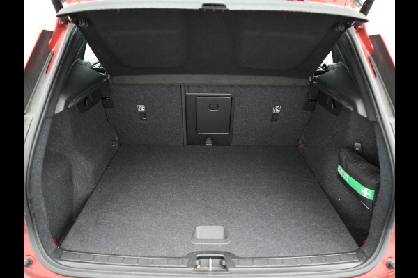 Volvo XC40 T4 Recharge R-Design Plug in Hybrid | PHEV | Camera | Carplay | LED | Alcantara Sportstoelen Verwarmd | Stuurwielverwarming | 19'' L.M. |