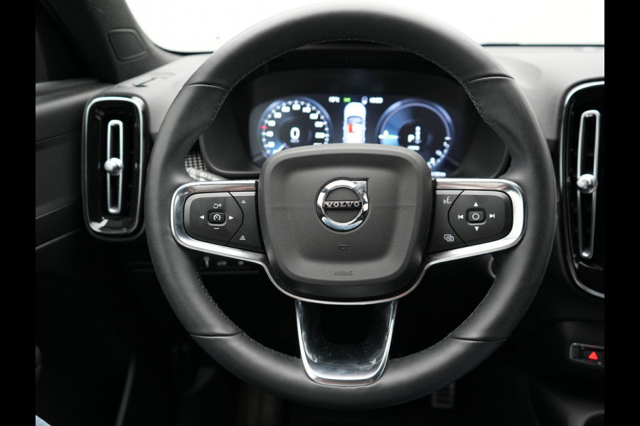 Volvo XC40 T4 Recharge R-Design Plug in Hybrid | PHEV | Camera | Carplay | LED | Alcantara Sportstoelen Verwarmd | Stuurwielverwarming | 19'' L.M. |
