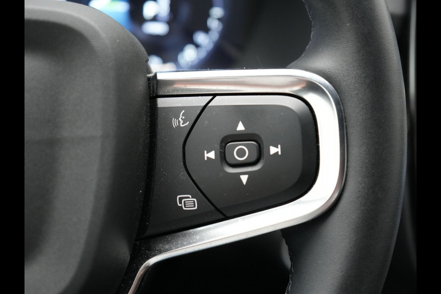 Volvo XC40 T4 Recharge R-Design Plug in Hybrid | PHEV | Camera | Carplay | LED | Alcantara Sportstoelen Verwarmd | Stuurwielverwarming | 19'' L.M. |