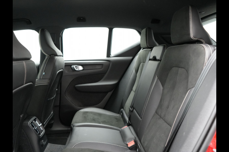 Volvo XC40 T4 Recharge R-Design Plug in Hybrid | PHEV | Camera | Carplay | LED | Alcantara Sportstoelen Verwarmd | Stuurwielverwarming | 19'' L.M. |