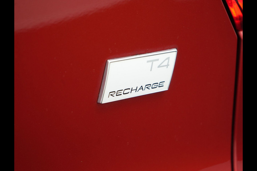 Volvo XC40 T4 Recharge R-Design Plug in Hybrid | PHEV | Camera | Carplay | LED | Alcantara Sportstoelen Verwarmd | Stuurwielverwarming | 19'' L.M. |