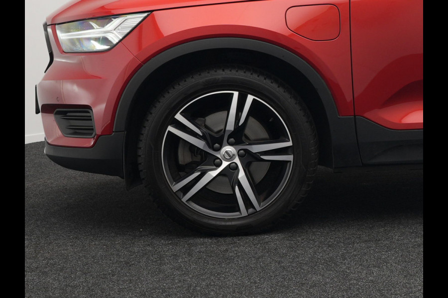 Volvo XC40 T4 Recharge R-Design Plug in Hybrid | PHEV | Camera | Carplay | LED | Alcantara Sportstoelen Verwarmd | Stuurwielverwarming | 19'' L.M. |
