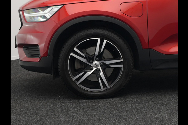 Volvo XC40 T4 Recharge R-Design Plug in Hybrid | PHEV | Camera | Carplay | LED | Alcantara Sportstoelen Verwarmd | Stuurwielverwarming | 19'' L.M. |