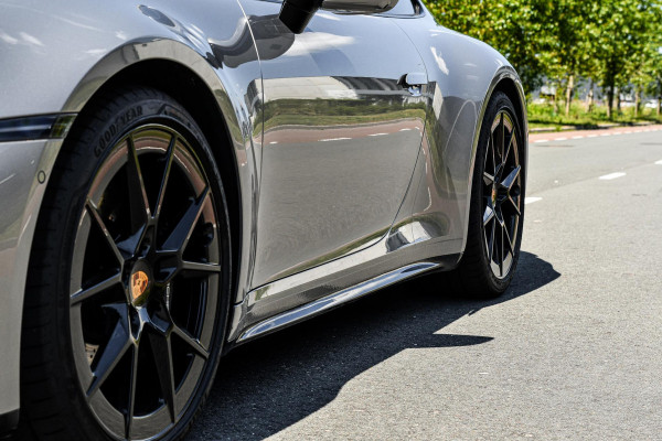 Porsche 911 3.0 Carrera MY25. BTW. Sport Design, Chrono, Lift, Pano, SportUitl, Leder, HD-Matrix, 14 Weg, Koeling, 360, ACC, Bose!
