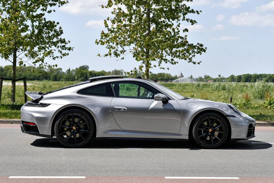 Porsche 911 3.0 Carrera MY25. BTW. Sport Design, Chrono, Lift, Pano, SportUitl, Leder, HD-Matrix, 14 Weg, Koeling, 360, ACC, Bose!
