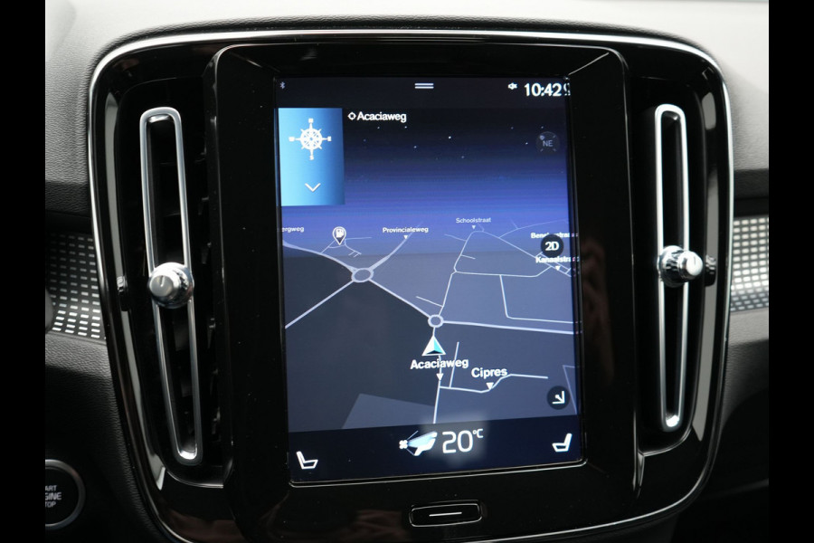 Volvo XC40 T5 Recharge R-Design Plug In Hybrid 261pk PHEV | Alcantara Sportstoelen Verwarmd | Apple Carplay | 19"L.M  | El. Achterklep |  Stuurverwarming | Navi Full Map | Laneassist |