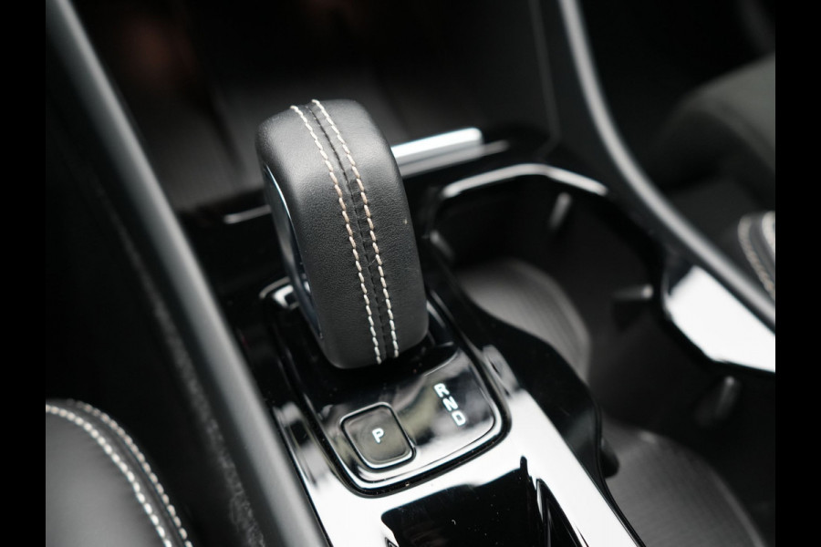 Volvo XC40 T5 Recharge R-Design Plug In Hybrid 261pk PHEV | Alcantara Sportstoelen Verwarmd | Apple Carplay | 19"L.M  | El. Achterklep |  Stuurverwarming | Navi Full Map | Laneassist |