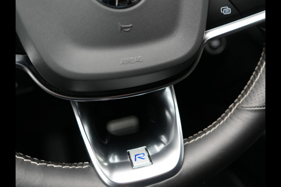 Volvo XC40 T5 Recharge R-Design Plug In Hybrid 261pk PHEV | Alcantara Sportstoelen Verwarmd | Apple Carplay | 19"L.M  | El. Achterklep |  Stuurverwarming | Navi Full Map | Laneassist |
