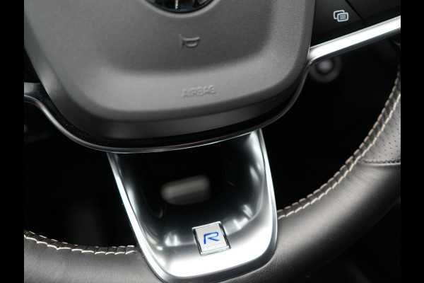 Volvo XC40 T5 Recharge R-Design Plug In Hybrid 261pk PHEV | Alcantara Sportstoelen Verwarmd | Apple Carplay | 19"L.M  | El. Achterklep |  Stuurverwarming | Navi Full Map | Laneassist |