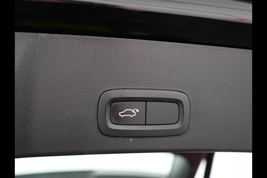 Volvo XC40 T5 Recharge R-Design Plug In Hybrid 261pk PHEV | Alcantara Sportstoelen Verwarmd | Apple Carplay | 19"L.M  | El. Achterklep |  Stuurverwarming | Navi Full Map | Laneassist |
