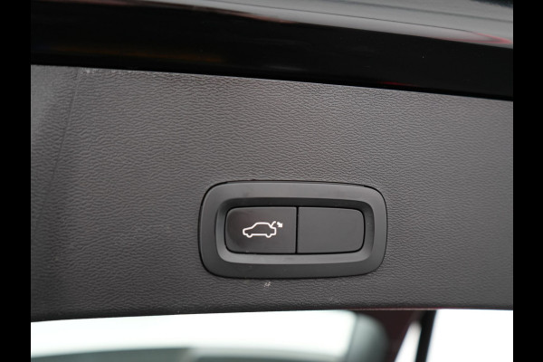 Volvo XC40 T5 Recharge R-Design Plug In Hybrid 261pk PHEV | Alcantara Sportstoelen Verwarmd | Apple Carplay | 19"L.M  | El. Achterklep |  Stuurverwarming | Navi Full Map | Laneassist |