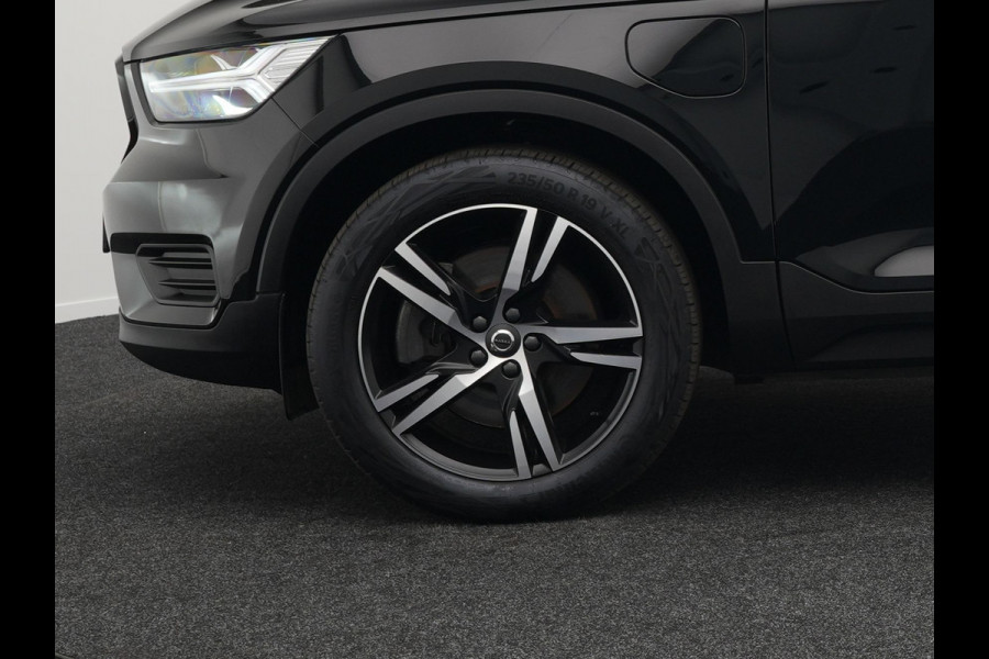 Volvo XC40 T5 Recharge R-Design Plug In Hybrid 261pk PHEV | Alcantara Sportstoelen Verwarmd | Apple Carplay | 19"L.M  | El. Achterklep |  Stuurverwarming | Navi Full Map | Laneassist |