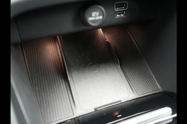 Volvo XC40 T5 Recharge R-Design Plug In Hybrid 261pk PHEV | Alcantara Sportstoelen Verwarmd | Apple Carplay | 19"L.M  | El. Achterklep |  Stuurverwarming | Navi Full Map | Laneassist |