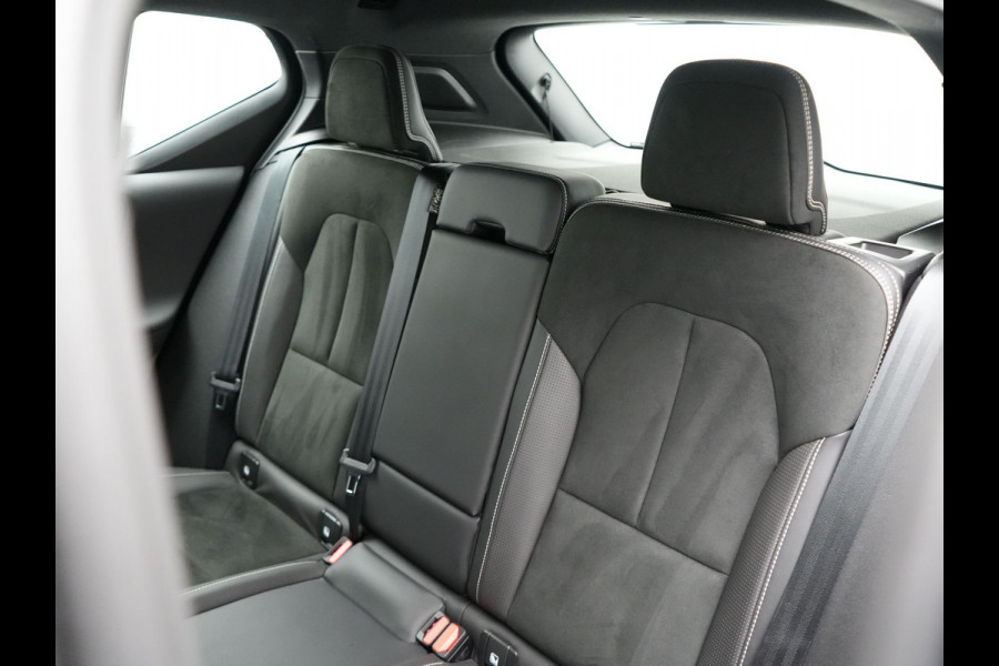 Volvo XC40 T5 Recharge R-Design Plug In Hybrid 261pk PHEV | Alcantara Sportstoelen Verwarmd | Apple Carplay | 19"L.M  | El. Achterklep |  Stuurverwarming | Navi Full Map | Laneassist |