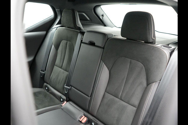 Volvo XC40 T5 Recharge R-Design Plug In Hybrid 261pk PHEV | Alcantara Sportstoelen Verwarmd | Apple Carplay | 19"L.M  | El. Achterklep |  Stuurverwarming | Navi Full Map | Laneassist |