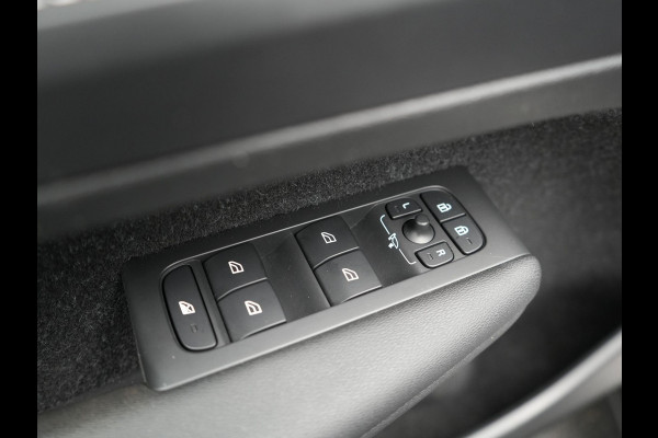 Volvo XC40 T5 Recharge R-Design Plug In Hybrid 261pk PHEV | Alcantara Sportstoelen Verwarmd | Apple Carplay | 19"L.M  | El. Achterklep |  Stuurverwarming | Navi Full Map | Laneassist |