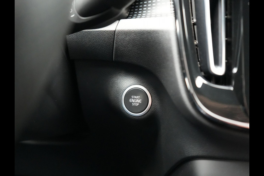 Volvo XC40 T5 Recharge R-Design Plug In Hybrid 261pk PHEV | Alcantara Sportstoelen Verwarmd | Apple Carplay | 19"L.M  | El. Achterklep |  Stuurverwarming | Navi Full Map | Laneassist |