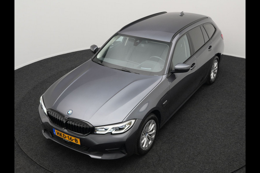 BMW 3 Serie Touring 330e Sportline Plug In Hybrid PHEV | Trekhaak af Fabriek | Adaptive Cruise Control | 360 Camera |Head Up | Sportstoelen Verwarmd | Carplay | Keyless | Virtual | BLIS | Navi Full Map |