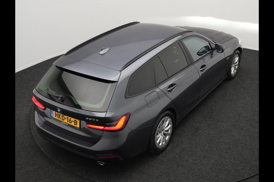 BMW 3 Serie Touring 330e Sportline Plug In Hybrid PHEV | Trekhaak af Fabriek | Adaptive Cruise Control | 360 Camera |Head Up | Sportstoelen Verwarmd | Carplay | Keyless | Virtual | BLIS | Navi Full Map |