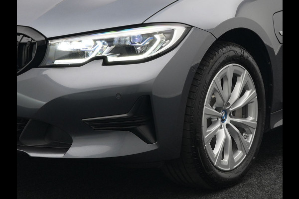 BMW 3 Serie Touring 330e Sportline Plug In Hybrid PHEV | Trekhaak af Fabriek | Adaptive Cruise Control | 360 Camera |Head Up | Sportstoelen Verwarmd | Carplay | Keyless | Virtual | BLIS | Navi Full Map |