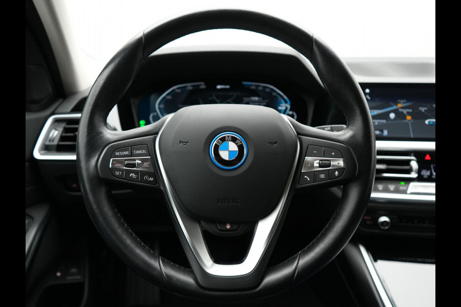BMW 3 Serie Touring 330e Sportline Plug In Hybrid PHEV | Trekhaak af Fabriek | Adaptive Cruise Control | 360 Camera |Head Up | Sportstoelen Verwarmd | Carplay | Keyless | Virtual | BLIS | Navi Full Map |