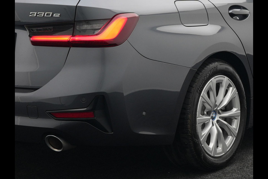 BMW 3 Serie Touring 330e Sportline Plug In Hybrid PHEV | Trekhaak af Fabriek | Adaptive Cruise Control | 360 Camera |Head Up | Sportstoelen Verwarmd | Carplay | Keyless | Virtual | BLIS | Navi Full Map |