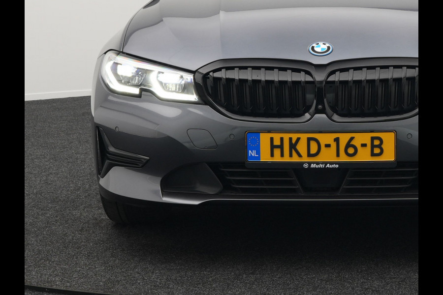 BMW 3 Serie Touring 330e Sportline Plug In Hybrid PHEV | Trekhaak af Fabriek | Adaptive Cruise Control | 360 Camera |Head Up | Sportstoelen Verwarmd | Carplay | Keyless | Virtual | BLIS | Navi Full Map |