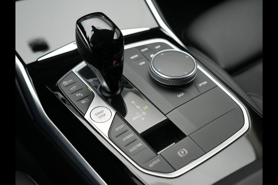 BMW 3 Serie Touring 330e Sportline Plug In Hybrid PHEV | Trekhaak af Fabriek | Adaptive Cruise Control | 360 Camera |Head Up | Sportstoelen Verwarmd | Carplay | Keyless | Virtual | BLIS | Navi Full Map |