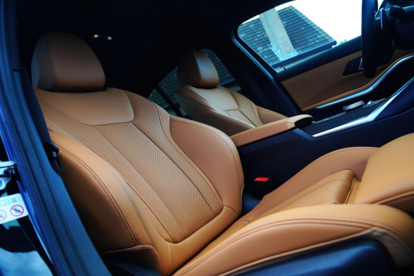 BMW 3-serie 330e xDrive M-pakket | BMW LED | Adaptieve Cruise | Camera | Harman/Kardon | Carbon | Driving Assistant | Active Guard