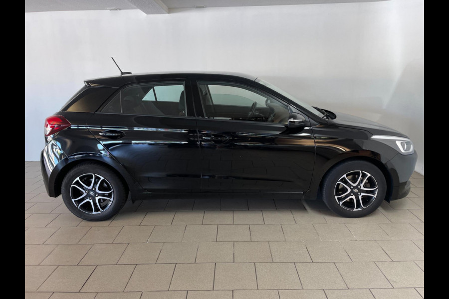 Hyundai i20 1.0 T-GDI Comfort AIRCO NAVI CRUISE MULTI STUUR ELEK RAMEN CENT VERG PDC ZWARTE VELGEN ZEER NETTE AUTO