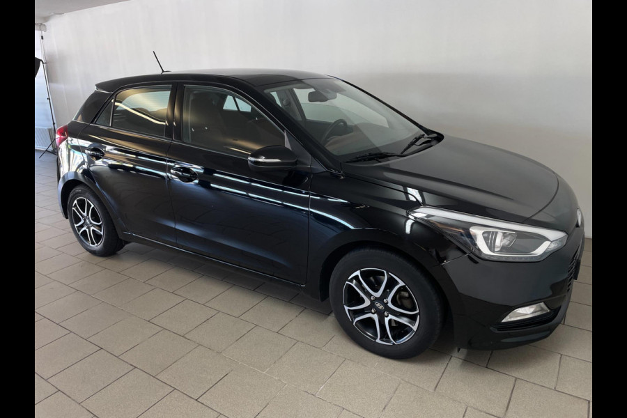 Hyundai i20 1.0 T-GDI Comfort AIRCO NAVI CRUISE MULTI STUUR ELEK RAMEN CENT VERG PDC ZWARTE VELGEN ZEER NETTE AUTO