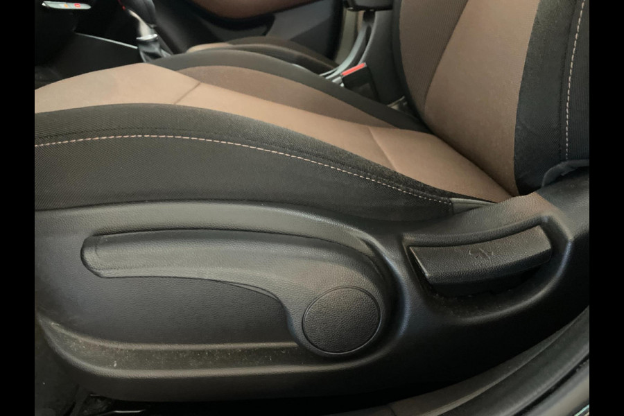Hyundai i20 1.0 T-GDI Comfort AIRCO NAVI CRUISE MULTI STUUR ELEK RAMEN CENT VERG PDC ZWARTE VELGEN ZEER NETTE AUTO