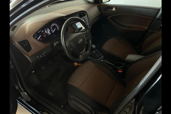 Hyundai i20 1.0 T-GDI Comfort AIRCO NAVI CRUISE MULTI STUUR ELEK RAMEN CENT VERG PDC ZWARTE VELGEN ZEER NETTE AUTO