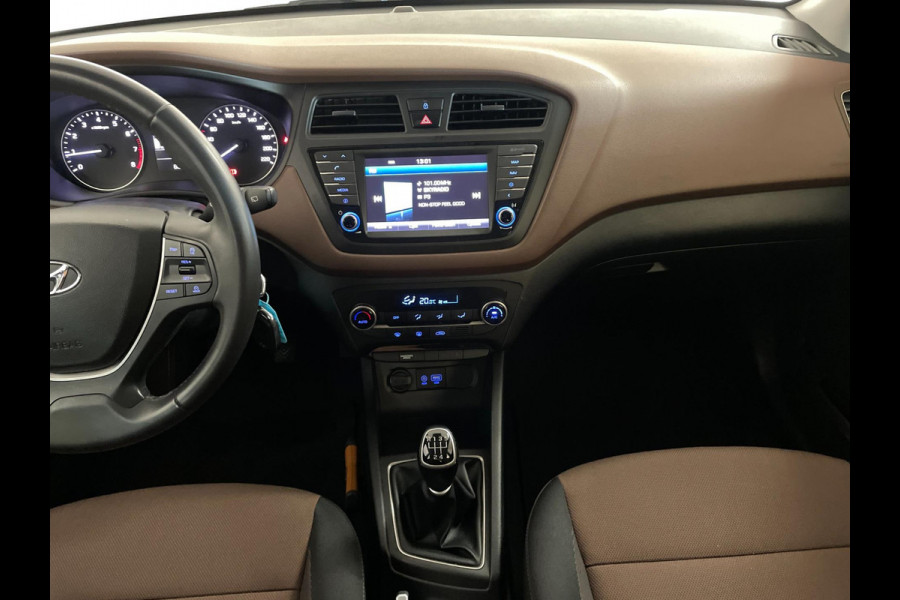 Hyundai i20 1.0 T-GDI Comfort AIRCO NAVI CRUISE MULTI STUUR ELEK RAMEN CENT VERG PDC ZWARTE VELGEN ZEER NETTE AUTO