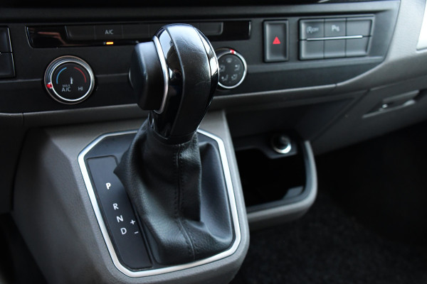 Volkswagen Transporter 2.0 TDI L2H1 30 Bulli Virtual, Adaptieve Cruise, Camera, 150PK, Carplay, Multimedia, Trekhaak, Uniek!