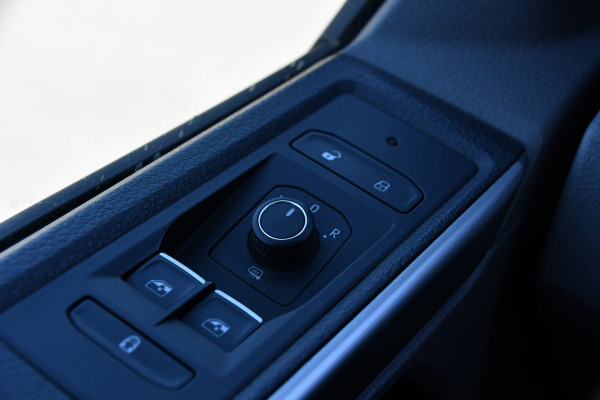 Volkswagen Transporter 2.0 TDI L2H1 30 Bulli Virtual, Adaptieve Cruise, Camera, 150PK, Carplay, Multimedia, Trekhaak, Uniek!