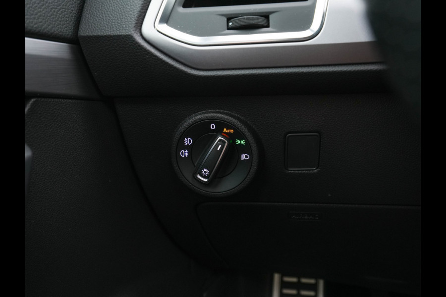 Seat Ateca 1.5 TSI FR Business Intense *PANO | LEATHER-MICROFIBRE | FULL-LED | MEMORY-PACK | TOP-VIEW | BEATS-AUDIO | DIGI-COCKPIT | NAVI-FULLMAP | SPORT-SEATS | DAB+ | KEYLESS | CARPLAY | ECC | HEATED-SEATS | PDC | 18''ALU*