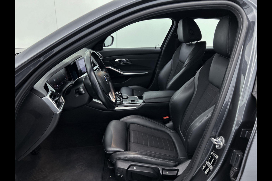 BMW 3 Serie Touring 330i Introduction Executive Edition SPORT LINE (NL-auto, Dealer OnderH, Trekhaak, Navi Pro, PDC V+A, Etc)
