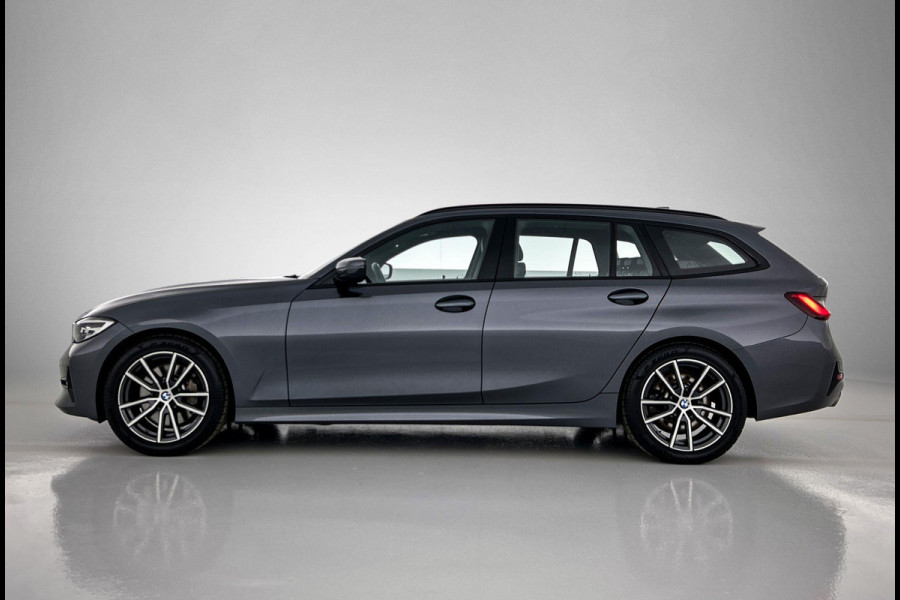 BMW 3 Serie Touring 330i Introduction Executive Edition SPORT LINE (NL-auto, Dealer OnderH, Trekhaak, Navi Pro, PDC V+A, Etc)