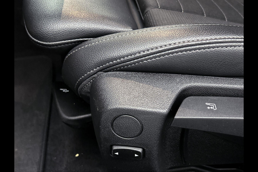 BMW 3 Serie Touring 330i Introduction Executive Edition SPORT LINE (NL-auto, Dealer OnderH, Trekhaak, Navi Pro, PDC V+A, Etc)