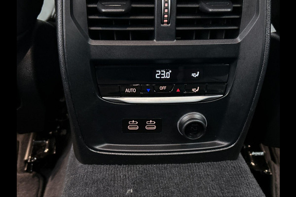 BMW 3 Serie Touring 330i Introduction Executive Edition SPORT LINE (NL-auto, Dealer OnderH, Trekhaak, Navi Pro, PDC V+A, Etc)