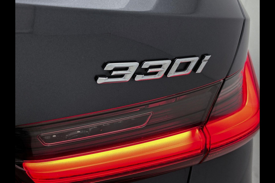 BMW 3 Serie Touring 330i Introduction Executive Edition SPORT LINE (NL-auto, Dealer OnderH, Trekhaak, Navi Pro, PDC V+A, Etc)
