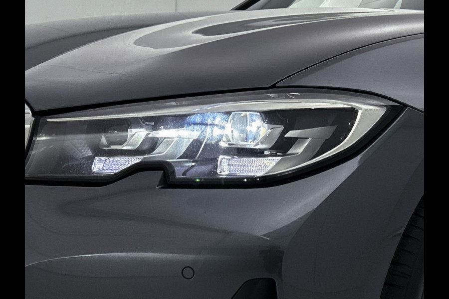 BMW 3 Serie Touring 330i Introduction Executive Edition SPORT LINE (NL-auto, Dealer OnderH, Trekhaak, Navi Pro, PDC V+A, Etc)