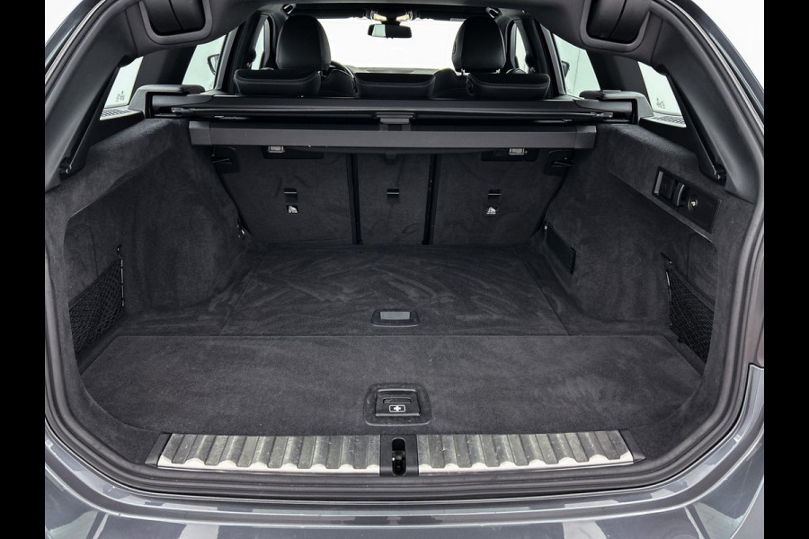 BMW 3 Serie Touring 330i Introduction Executive Edition SPORT LINE (NL-auto, Dealer OnderH, Trekhaak, Navi Pro, PDC V+A, Etc)
