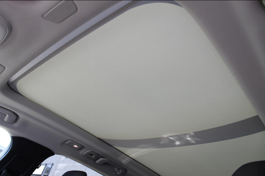 Volvo XC60 2.0 T6 Plug-in hybrid AWD Plus Dark Long range / Adaptieve cruise control / Panoramadak / Apple carplay / Parkeersensoren met 360 camera / Elektrische achterklep / Elektrische stoelen met geheugen / Stoel en stuurwielverwarming