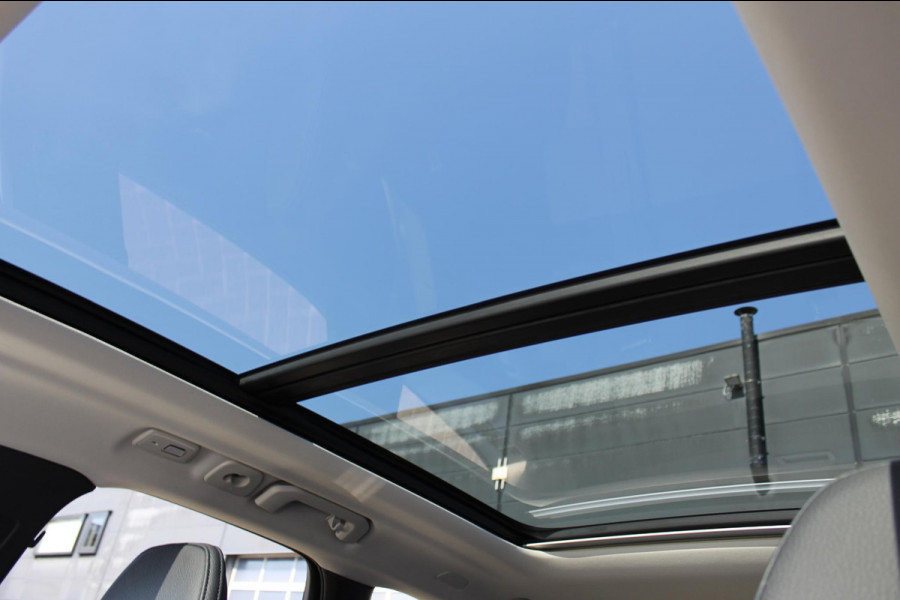 Volvo XC60 2.0 T6 Plug-in hybrid AWD Plus Dark Long range / Adaptieve cruise control / Panoramadak / Apple carplay / Parkeersensoren met 360 camera / Elektrische achterklep / Elektrische stoelen met geheugen / Stoel en stuurwielverwarming