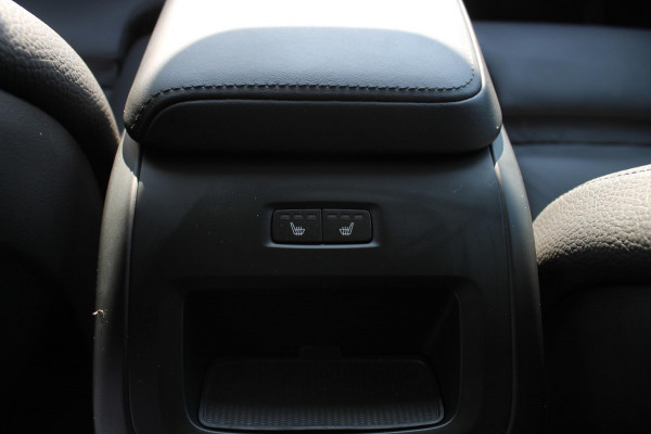 Volvo XC60 2.0 T6 Plug-in hybrid AWD Plus Dark Long range / Adaptieve cruise control / Panoramadak / Apple carplay / Parkeersensoren met 360 camera / Elektrische achterklep / Elektrische stoelen met geheugen / Stoel en stuurwielverwarming