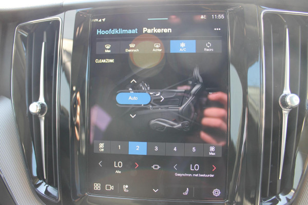 Volvo XC60 2.0 T6 Plug-in hybrid AWD Plus Dark Long range / Adaptieve cruise control / Panoramadak / Apple carplay / Parkeersensoren met 360 camera / Elektrische achterklep / Elektrische stoelen met geheugen / Stoel en stuurwielverwarming