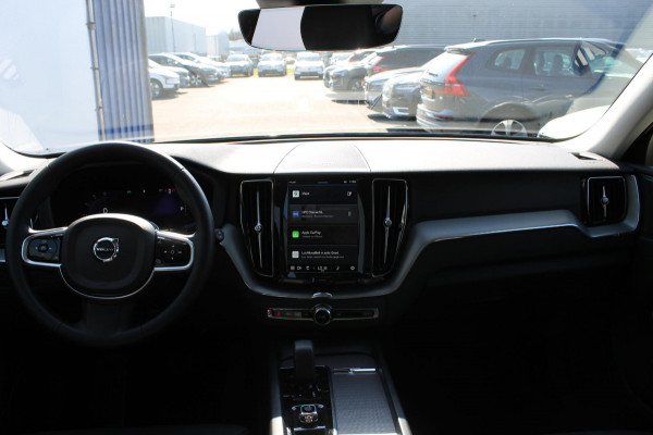 Volvo XC60 2.0 T6 Plug-in hybrid AWD Plus Dark Long range / Adaptieve cruise control / Panoramadak / Apple carplay / Parkeersensoren met 360 camera / Elektrische achterklep / Elektrische stoelen met geheugen / Stoel en stuurwielverwarming